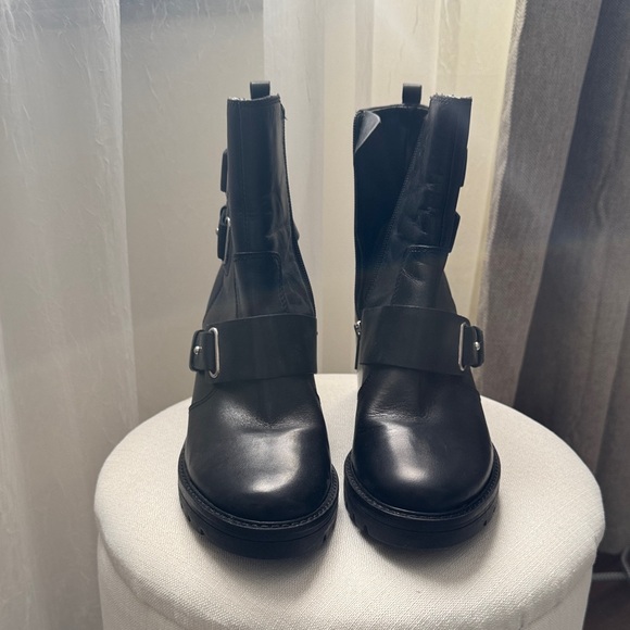 Marc Fisher Black Heeled Boots

Feel free to make an offer. - Picture 4 of 5